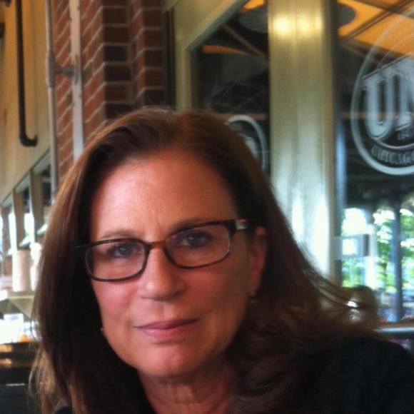 Profile Picture of Holly Kochanowski (@veraray29) on Poshmark