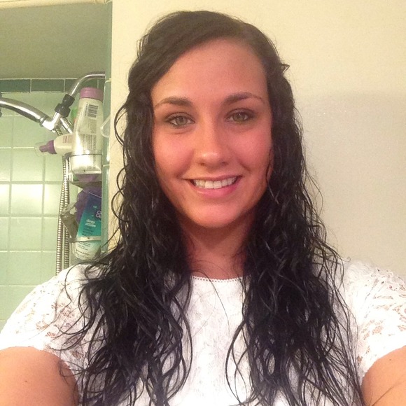 Profile Picture of Samantha Stallone (@slstallo) on Poshmark