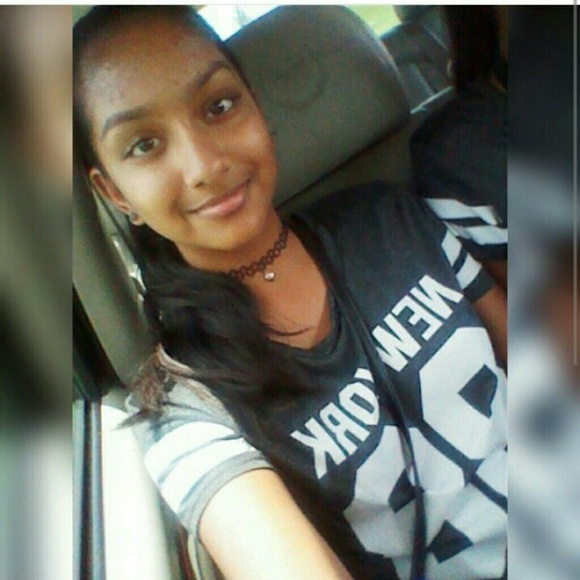 Profile Picture of Anna Sookhoo (@xxannaxx216) on Poshmark