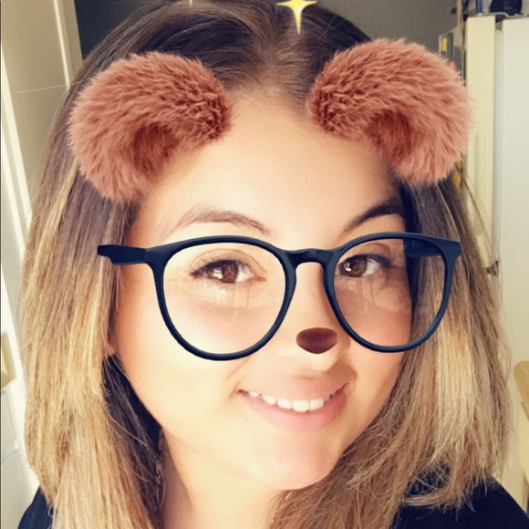 Profile Picture of Roxanne Trinidad (@dory559) on Poshmark