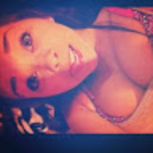 Profile Picture of Destini Fresco (@destiniifresco) on Poshmark