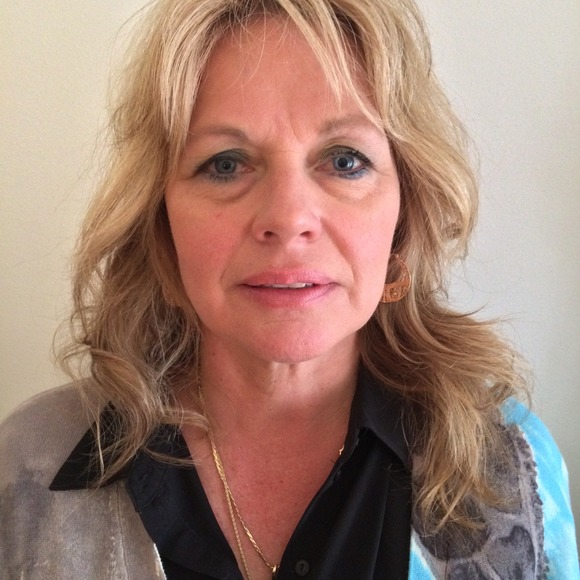 Profile Picture of Connie Joffee (@conniejoffee) on Poshmark