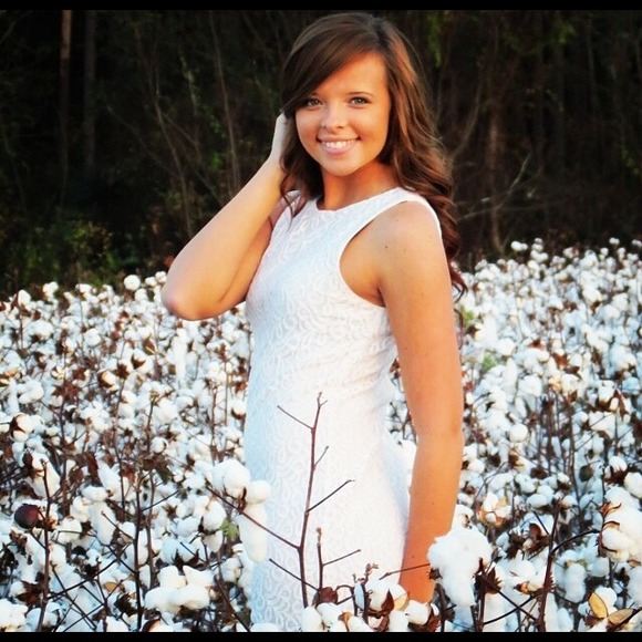 Profile Picture of Lindsey Selph (@lindseyselpj) on Poshmark