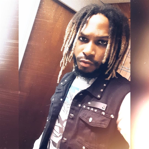 Profile Picture of Stephen Browne (@df3ct) on Poshmark