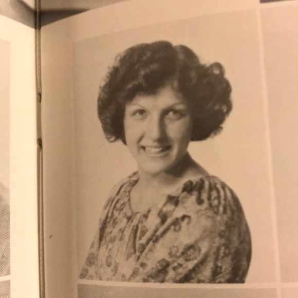 Profile Picture of Belinda Newrones (@bnewrones) on Poshmark