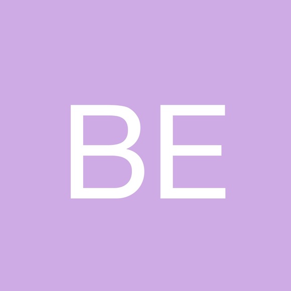 Profile Picture of Beck Eales (@beckeales) on Poshmark