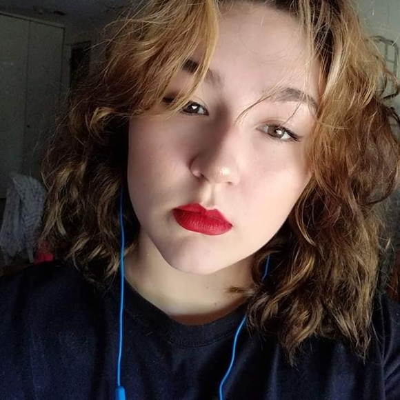 Profile Picture of Bridget Caltagirone (@bridgetcoral) on Poshmark