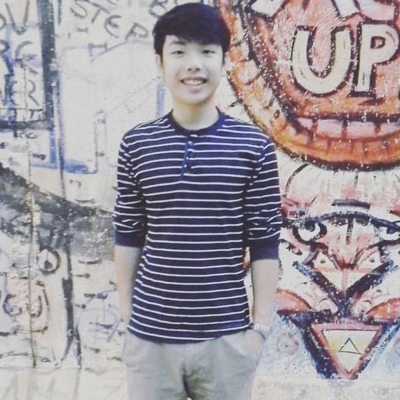 Profile Picture of Alex Quach (@axq) on Poshmark