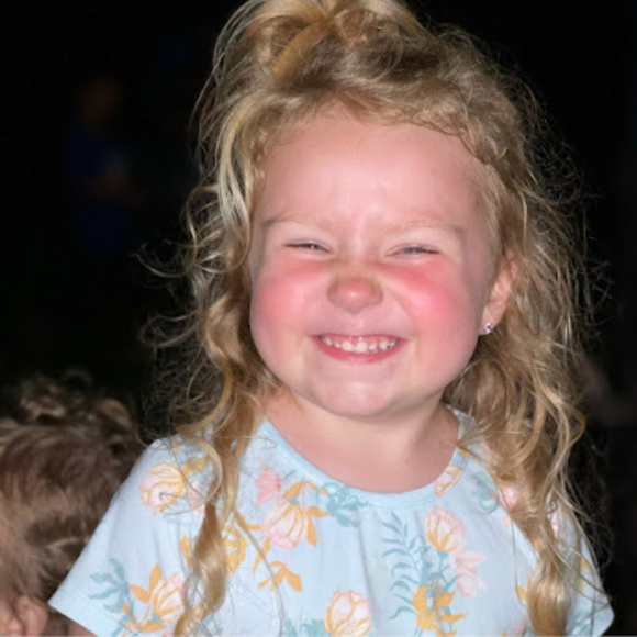 Profile Picture of Mindy Otey (@mindy_otey) on Poshmark