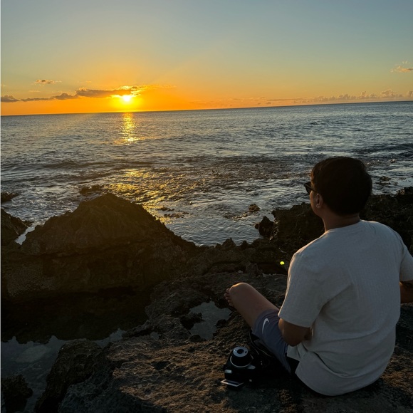 Profile Picture of Alex Perea (@ajperea26) on Poshmark