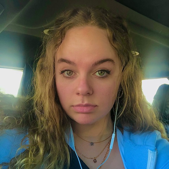 Amber Rasdall - Poshmark Profile Picture of Amber Rasdall (@amberrrasdall) on Poshmark