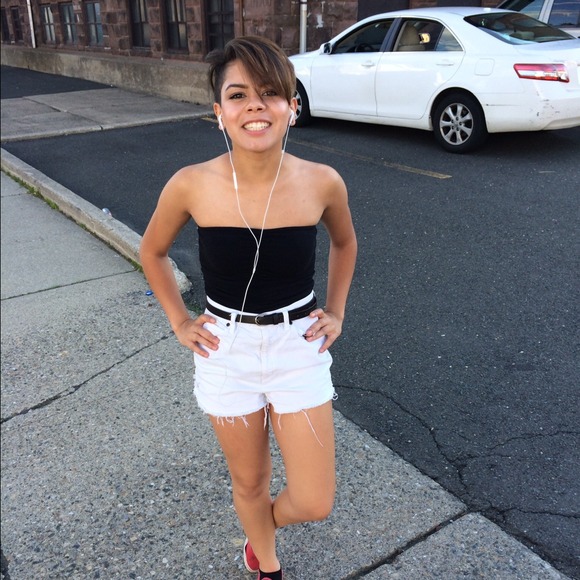 Profile Picture of Natalie Rosa (@nrosax) on Poshmark