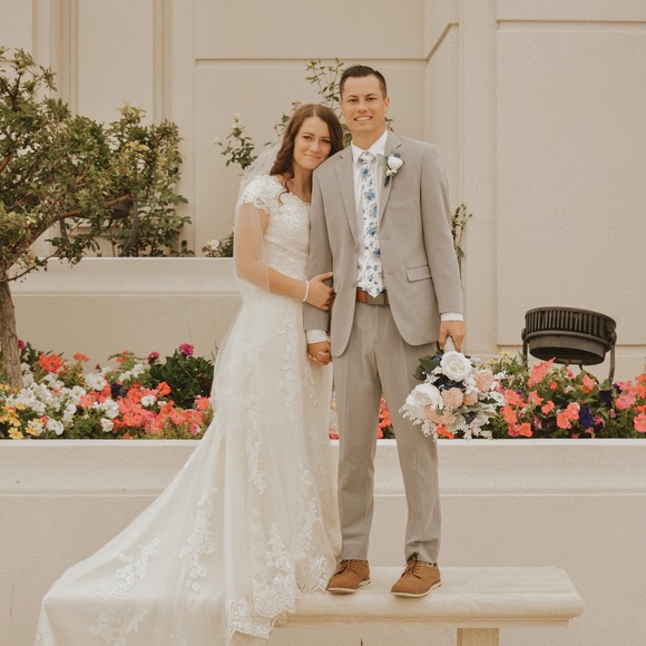 Profile Picture of Taylor Selby (@taylorselby323) on Poshmark