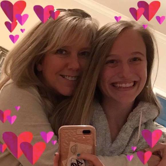 Profile Picture of Lisa Redlich (@lisaredlich) on Poshmark