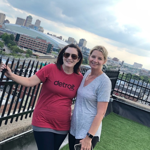 Profile Picture of Beth Omtvedt (@bomtvedt) on Poshmark