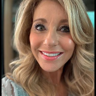 Profile Picture of Beth Moore (@bethmoorelpm) on Instagram