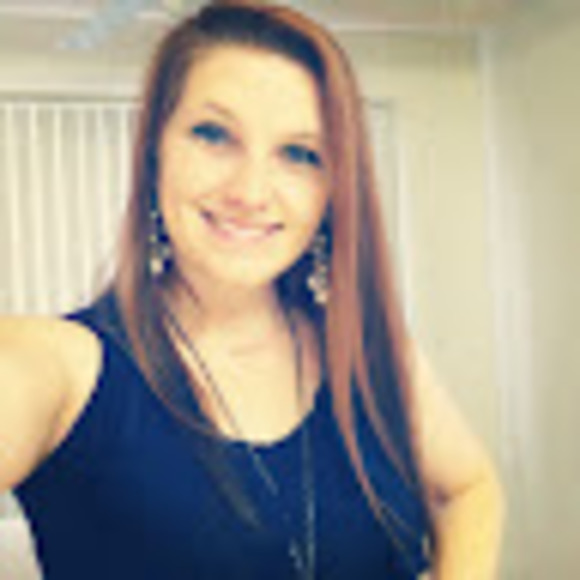 Profile Picture of Jessica Mateyunas (@jmateyunas) on Poshmark