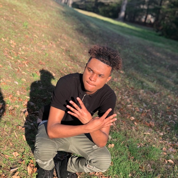 Profile Picture of Jeremy Dominique (@luhjerm) on Poshmark