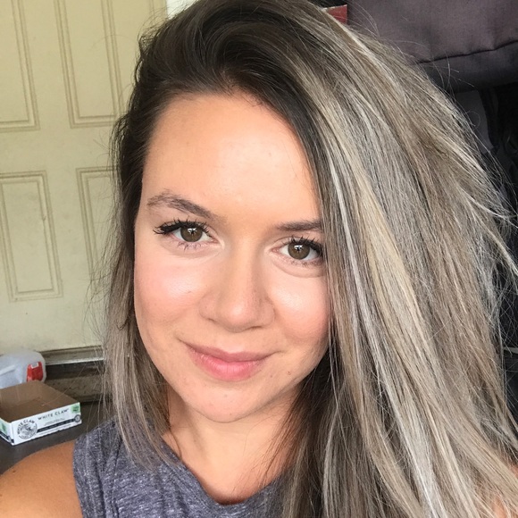 Profile Picture of Ashley Dansereau (@adanser516) on Poshmark