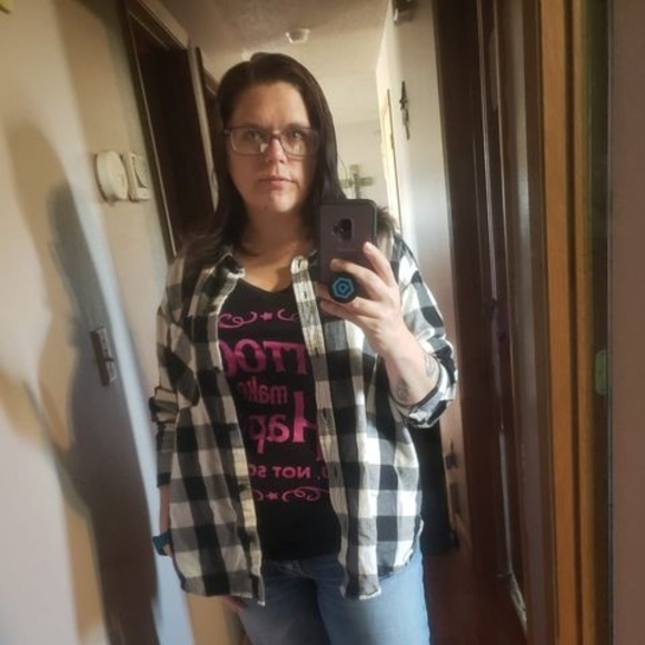 Profile Picture of Michelle Uhrig (@michelle_uhrig) on Poshmark
