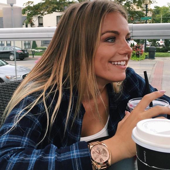 Profile Picture of Juliana Mirkovic (@jmirkov) on Poshmark