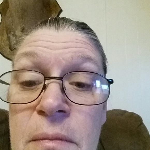 Profile Picture of Sharon Vails (@svails) on Poshmark