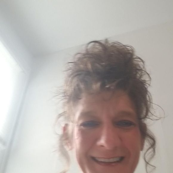 Profile Picture of Dawn Silva (@dawnsilva122) on Poshmark