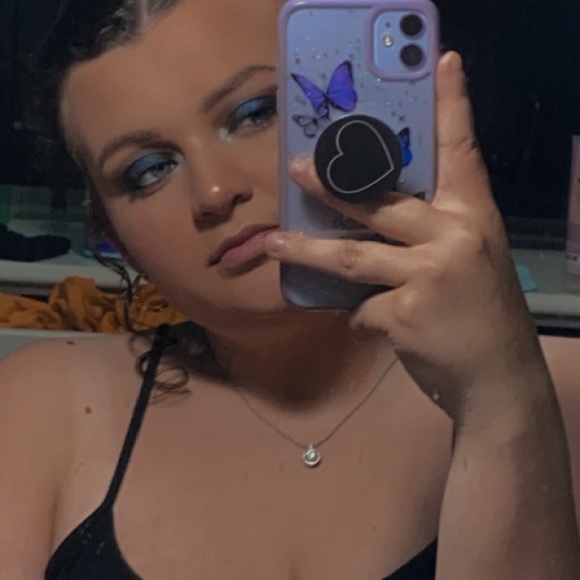 Profile Picture of Karlee Heath (@kkheath) on Poshmark