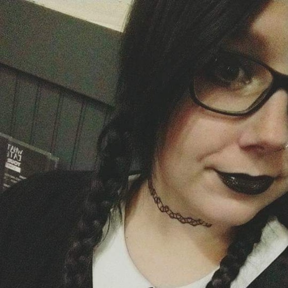 Profile Picture of Danielle Maas (@danielle_maas) on Poshmark