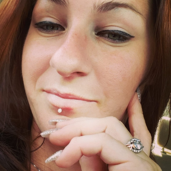 Profile Picture of Briana Perroux (@bcp413) on Poshmark