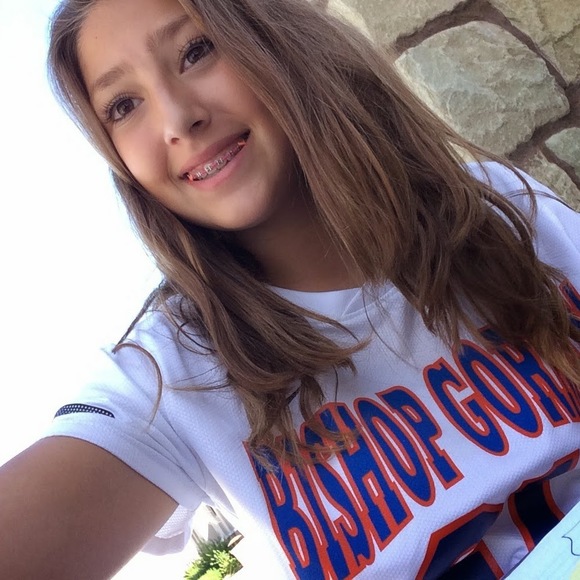 Profile Picture of Amanda Paez (@amanda__paez) on Poshmark