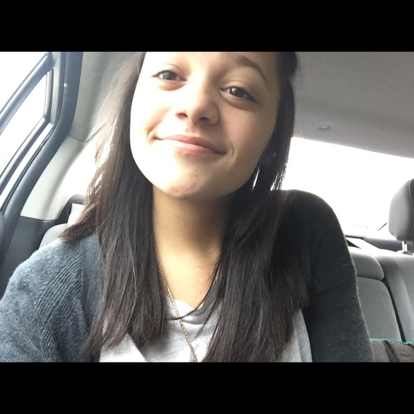 Profile Picture of Olivia Manning (@manningolivia) on Poshmark