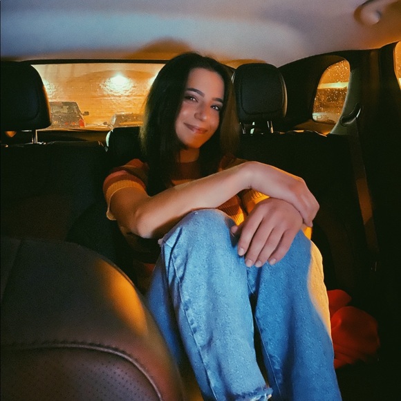 Profile Picture of Alexa Kerr (@alexake) on Poshmark