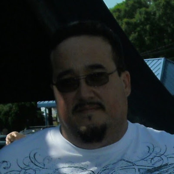 Profile Picture of Mike Saez (@capsaez) on Poshmark