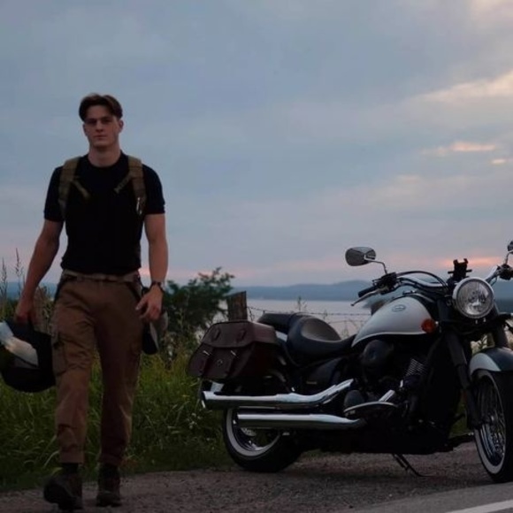 Profile Picture of Simon Baillar (@simonbaillar) on Poshmark