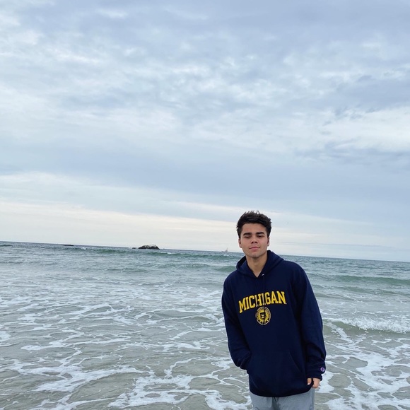 Profile Picture of Jake Knox (@jakeknox132) on Poshmark