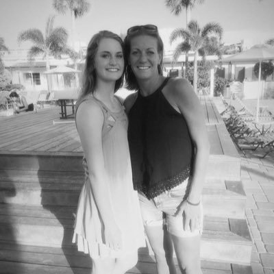 Profile Picture of Kellie Schultz (@kellieschultz24) on Twitter
