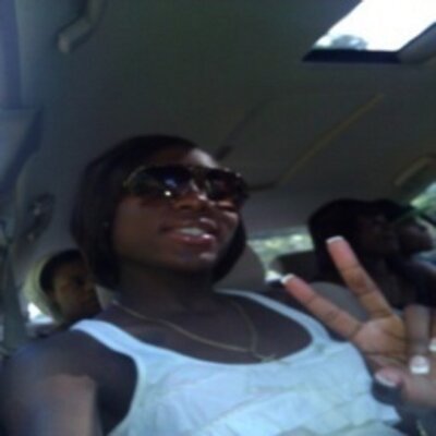 Profile Picture of Shelley Robles (@ShelleyRobles8) on Twitter