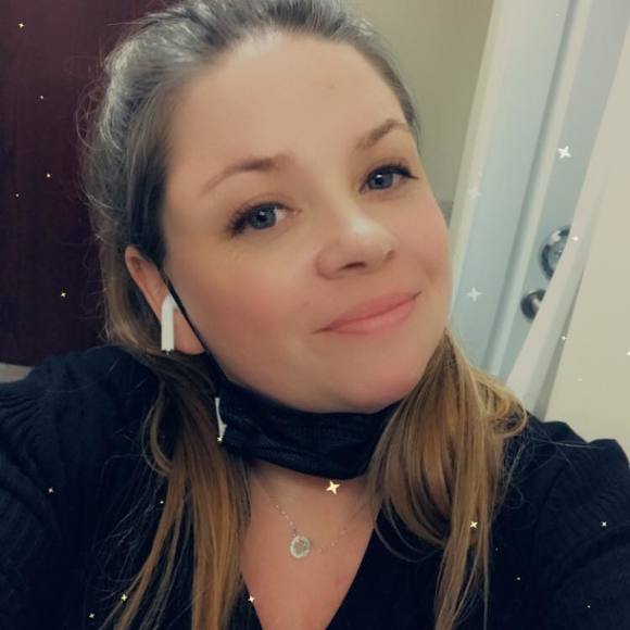 Profile Picture of Nicky Mctearnen (@nmctearnen) on Poshmark