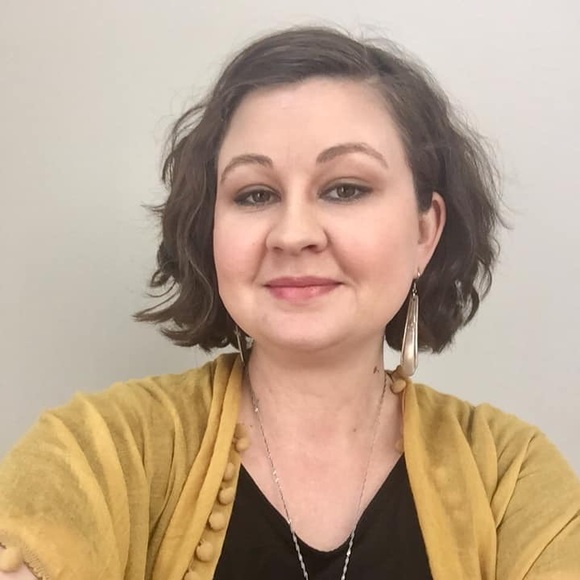 Profile Picture of Cassandra Moses (@cbmgroovy) on Poshmark