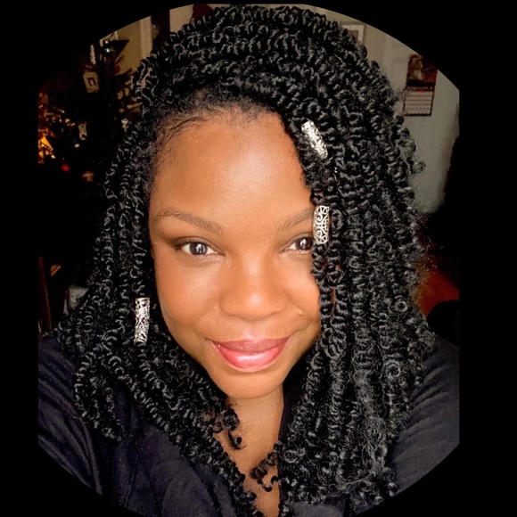 Profile Picture of Kish Carothers (@kishcarothers) on Poshmark