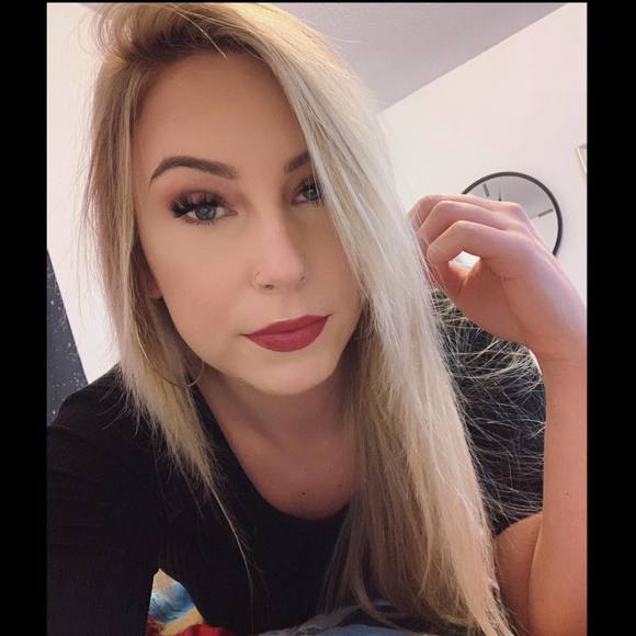 Profile Picture of Bri Hauck (@brianahauck) on Poshmark