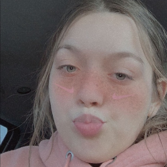Profile Picture of Cheyenne Hobbs (@cheyenne433) on Poshmark