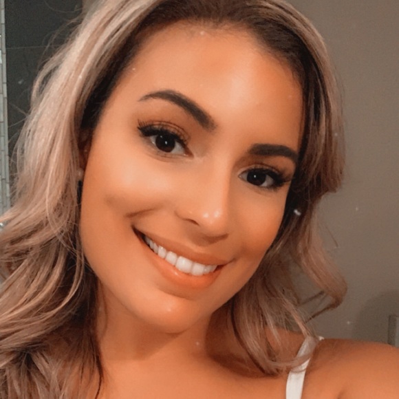 Profile Picture of Julia Trigger (@yuliyakristen) on Poshmark