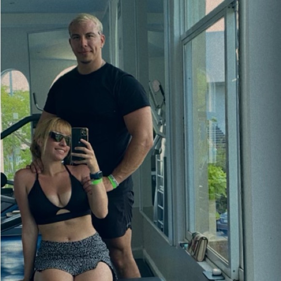 Profile Picture of Stefan Ræv (@stefanr90) on Poshmark