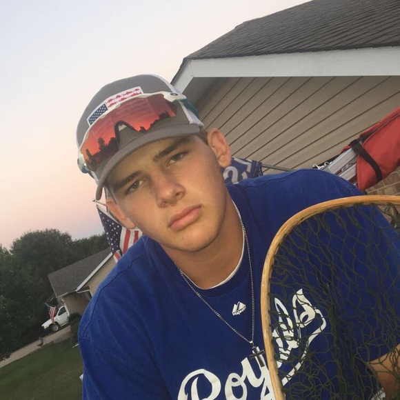 Profile Picture of Gavin Waters (@gwaterss1212) on Poshmark