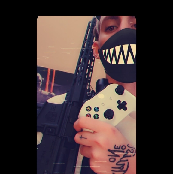 Profile Picture of Brandon Dodd (@fakesupremely) on Poshmark