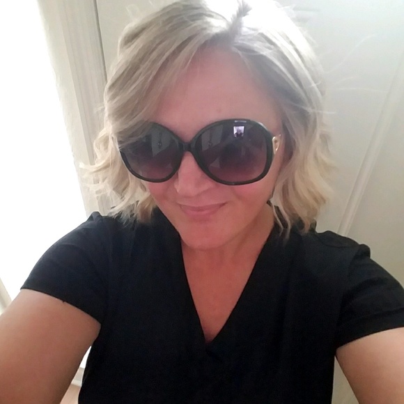 Profile Picture of Amanda Mecusker (@manda4n06) on Poshmark