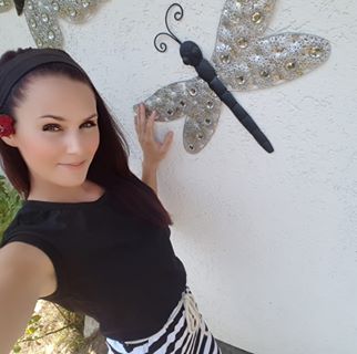 Profile Picture of Julia Henn (@julia.henn.37) on Facebook