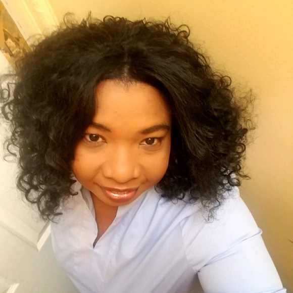 Profile Picture of Debbie Wynter (@sashana1972) on Poshmark